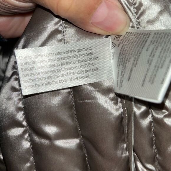 Andrew Marc packable lightweight gray hooded puffer jacket with bag EUC - Picture 7 of 12